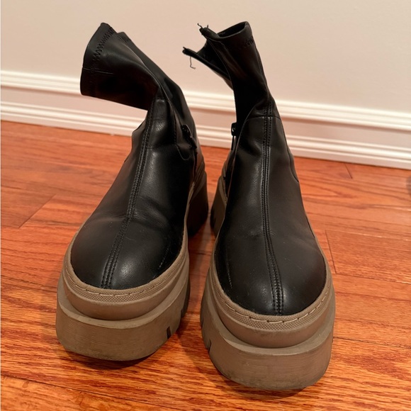 ASOS DESIGN Atlas Chunky sock boots in black with tank sole - Picture 1 of 5